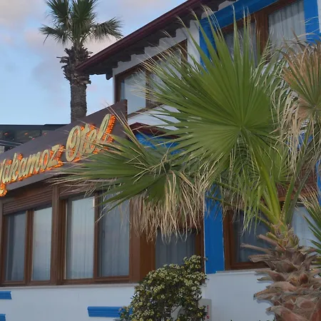 Yakamoz Hotel *