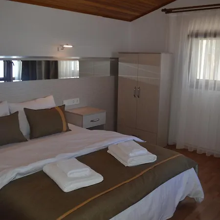 Yakamoz Hotel *
