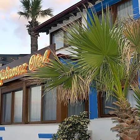 Yakamoz Hotel *